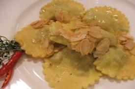 Ravioli di ricotta e formaggio al limone